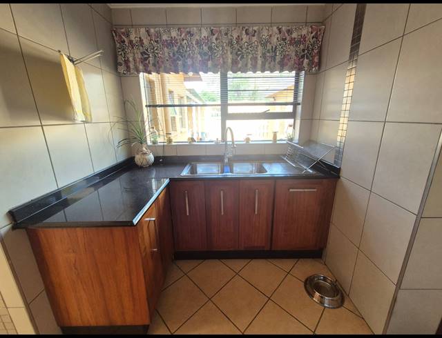 4 BEDROOM HOUSE FOR SALE IN VANDERBIJLPARK SW 5